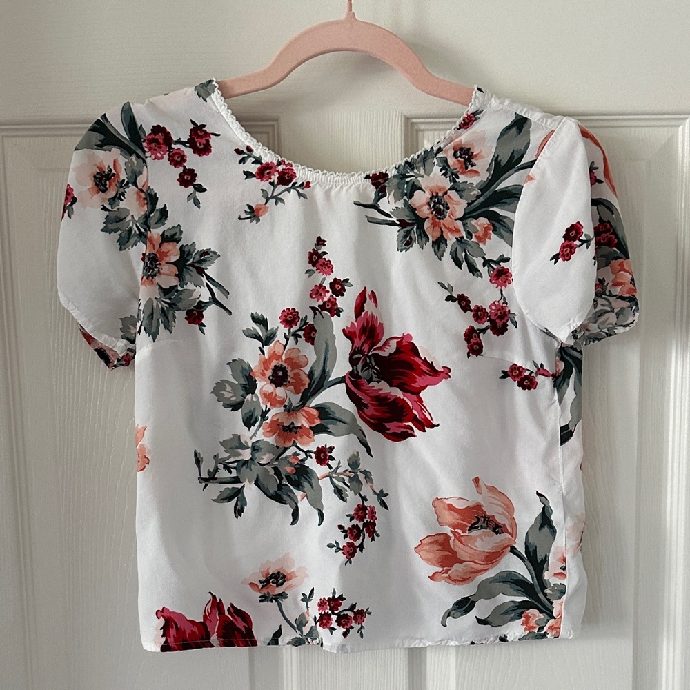 Abercrombie White and Red Floral Crop top blouse
